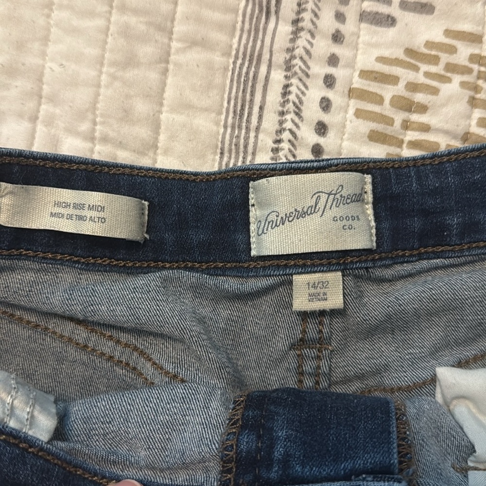High Rise Denim Shorts - Picture 3 of 3